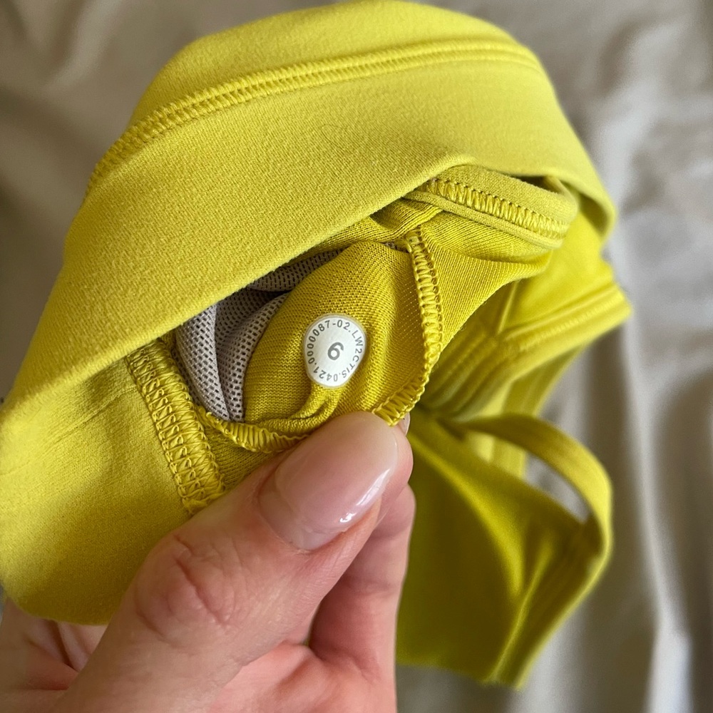 Lululemon Sports Bra Size 6 - Picture 5 of 6